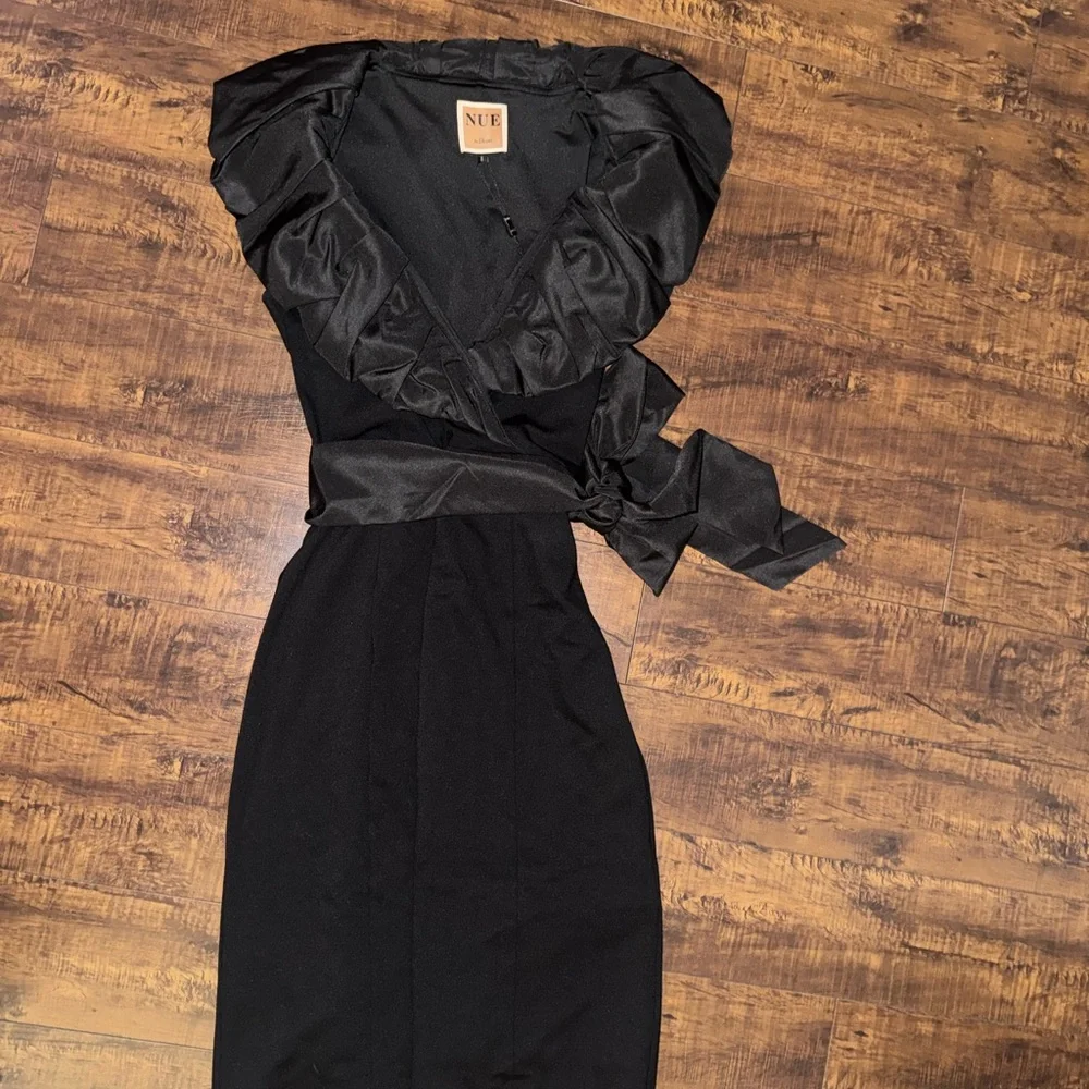 Nue by Shani Black Ruffle-Collar Sheath Midi Dress - Picture 4 of 6